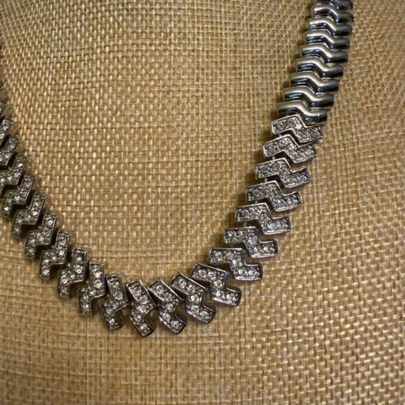 Elegant Silver Necklace - Picture 3 of 6